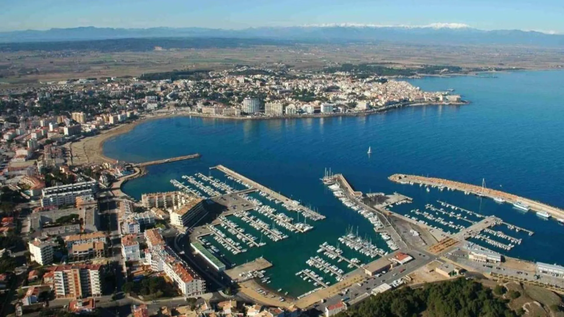 The Apartment In L' Escala 0*,